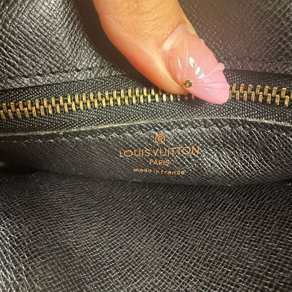 Louis Vuitton Vintage Trocadero 24 Red Epi Leather Crossbody Bag - Picture 5 of 16